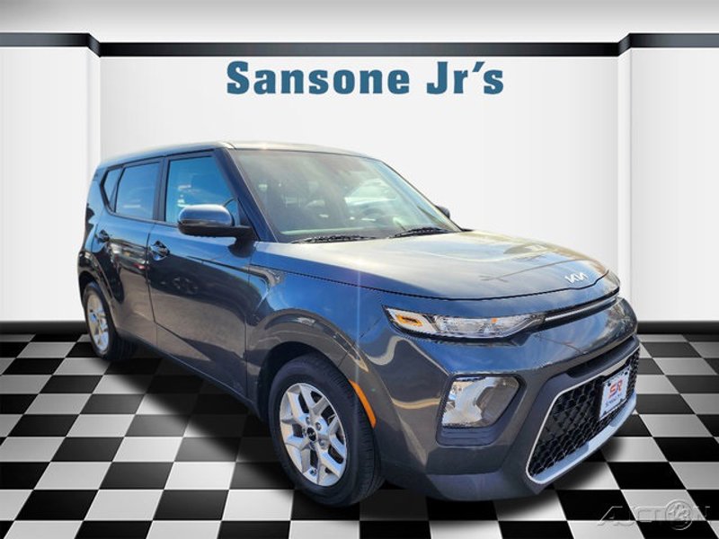 Certified 2022 Kia Soul LX w/ Technology Package image 1