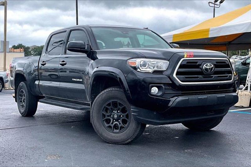 Certified 2019 Toyota Tacoma SR5 image 1