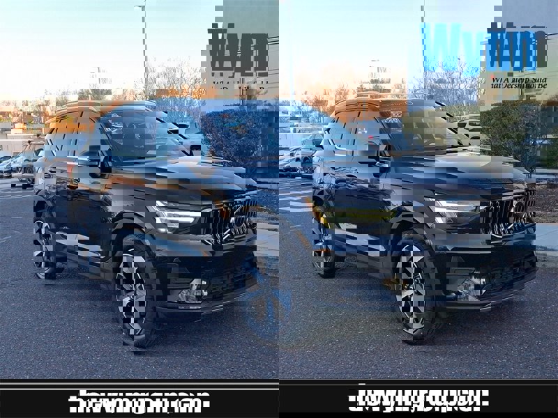 Certified 2025 Volvo XC40 B5 Core w/ Protection Package Premier image 1