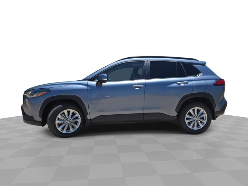 Used 2022 Toyota Corolla Cross LE image 1