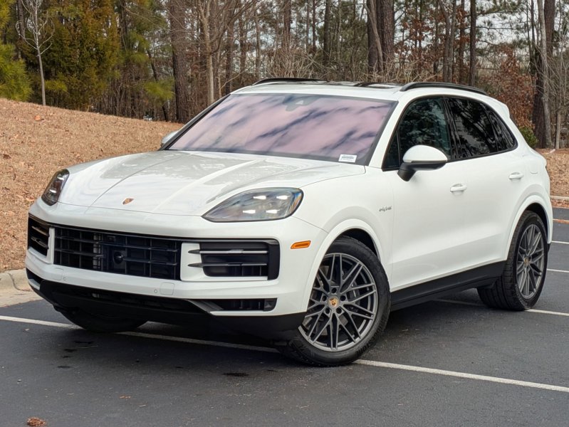 Certified 2024 Porsche Cayenne E-Hybrid image 1
