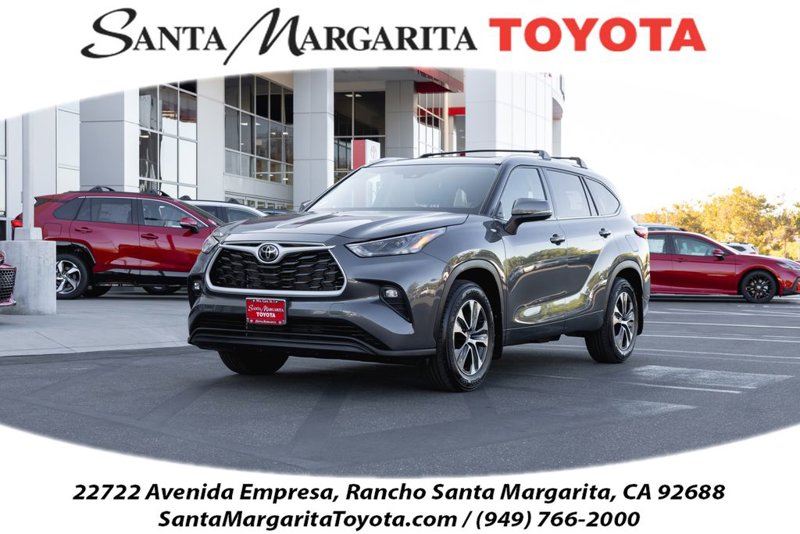 Certified 2022 Toyota Highlander XLE image 1