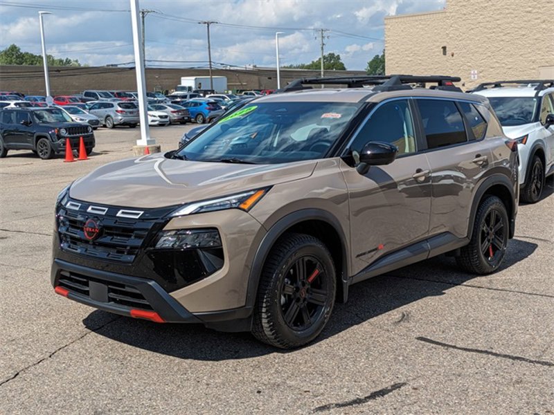 Certified 2025 Nissan Rogue SV image 1