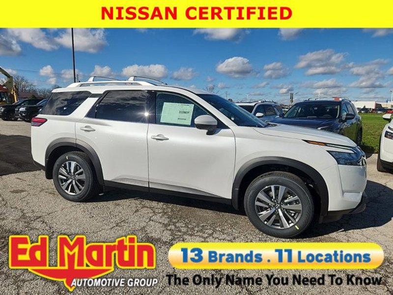 Certified 2025 Nissan Pathfinder SL image 1