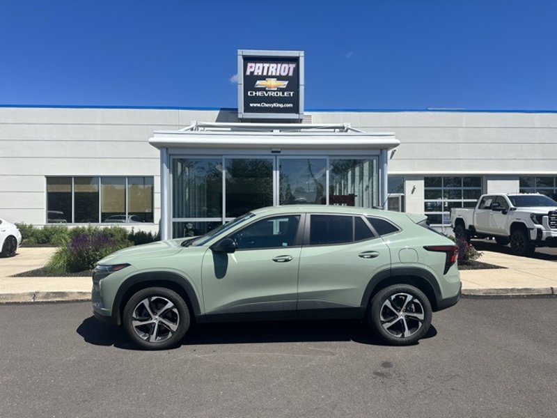 Certified 2024 Chevrolet Trax RS w/ Driver Confidence Package image 1