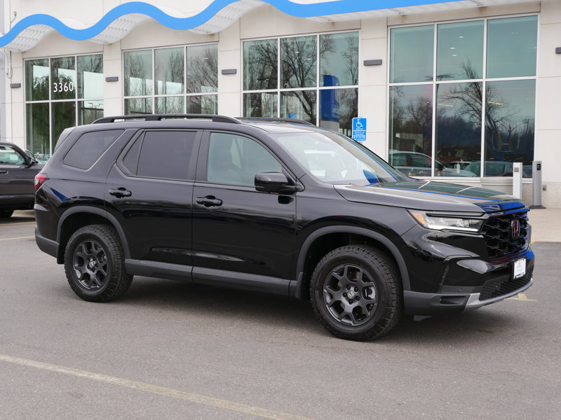 Certified 2025 Honda Pilot TrailSport image 1