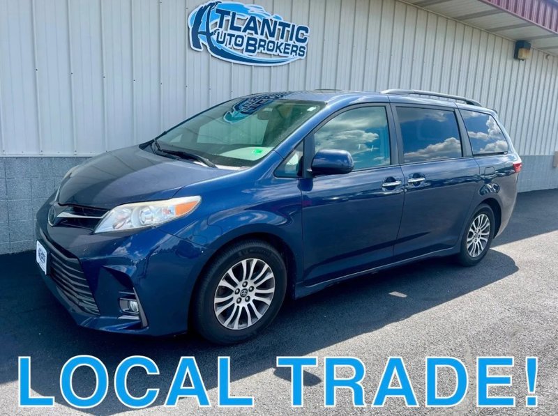 Used 2019 Toyota Sienna XLE image 1