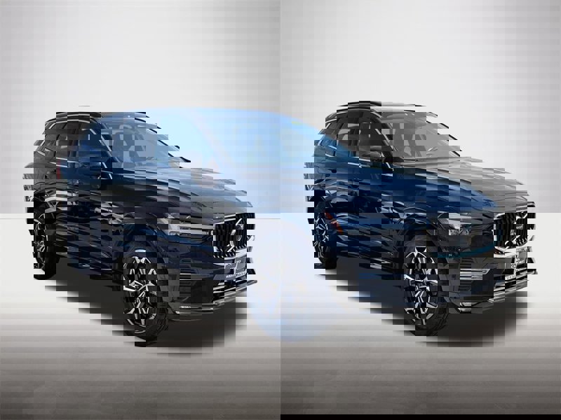 Certified 2022 Volvo XC60 B5 Momentum w/ Climate Package image 1