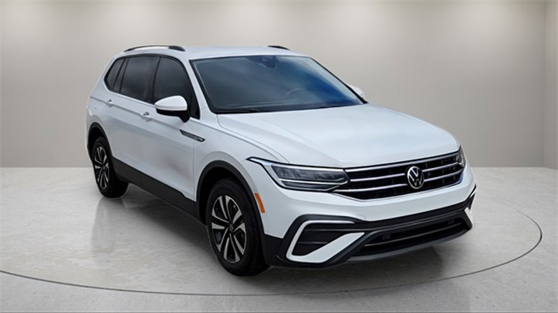 Certified 2024 Volkswagen Tiguan S image 1