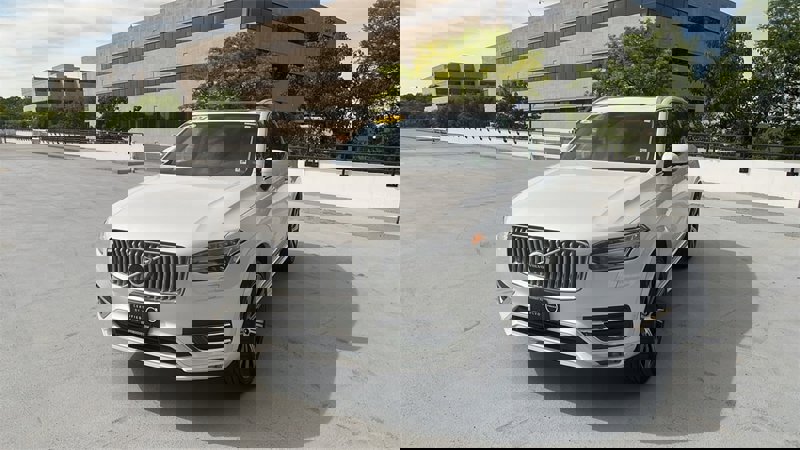 Certified 2024 Volvo XC90 B6 Plus image 1