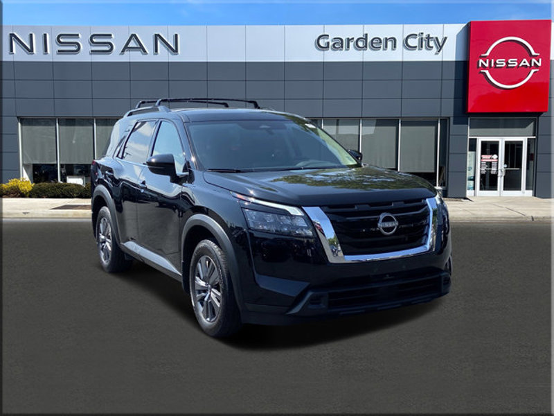 Certified 2024 Nissan Pathfinder SV image 1