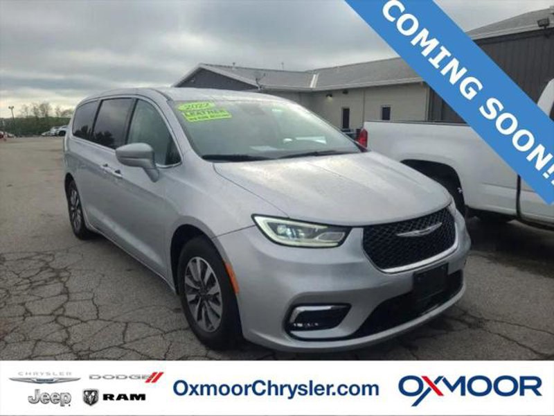 Certified 2022 Chrysler Pacifica Touring-L image 1