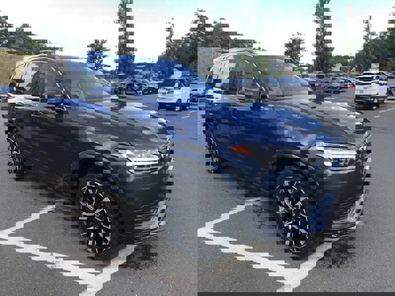 Certified 2022 Volvo XC90 T6 Momentum w/ Advanced Package image 1