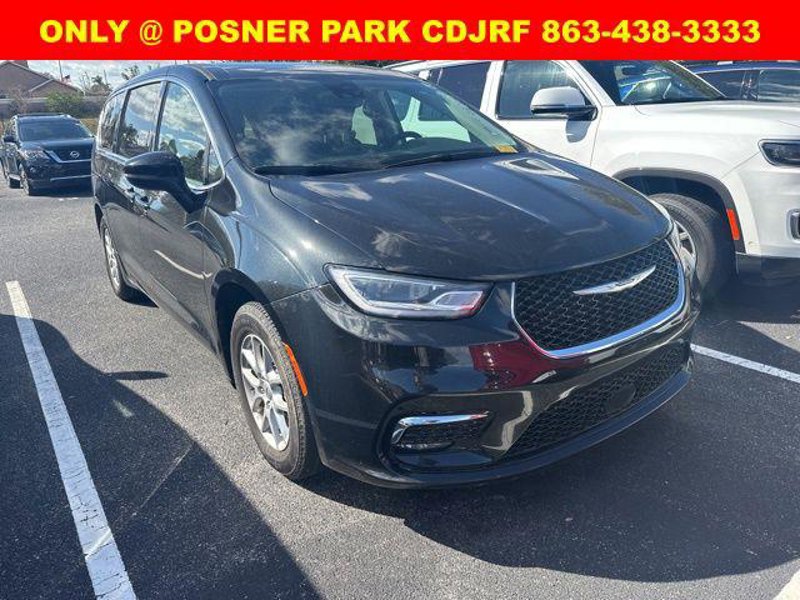 Certified 2023 Chrysler Pacifica Touring-L image 1