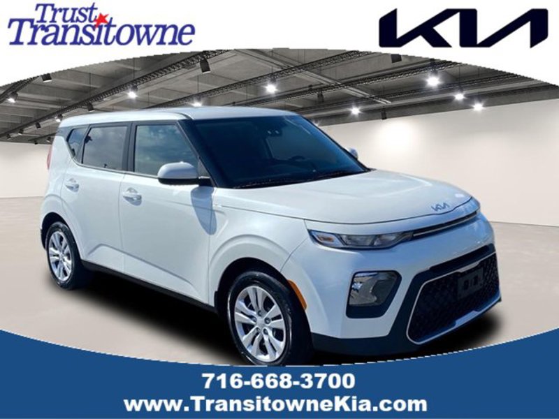 Certified 2022 Kia Soul LX image 1