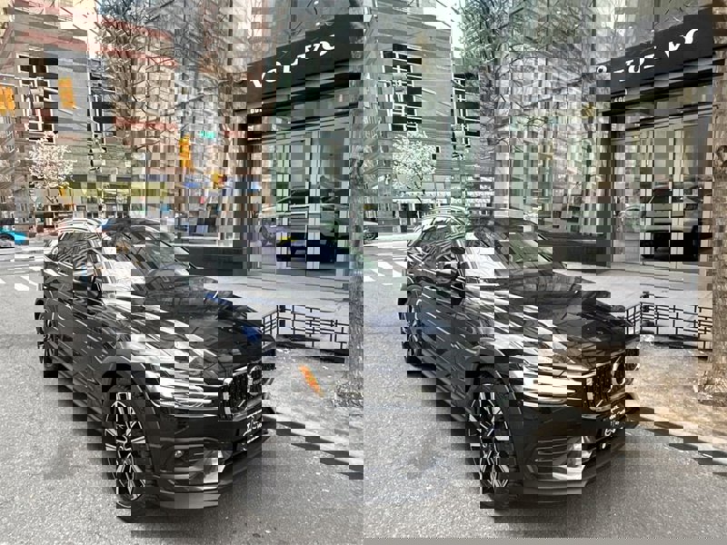 Certified 2022 Volvo V60 T5 Cross Country image 1