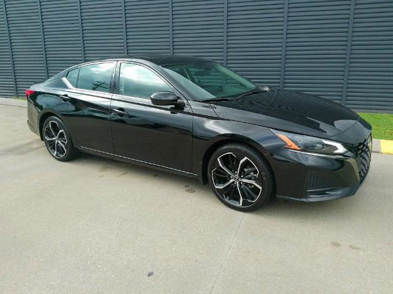 Certified 2024 Nissan Altima 2.5 SR w/ SR Premium Package image 1
