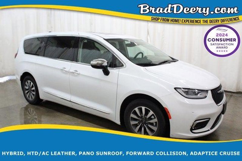 Certified 2023 Chrysler Pacifica Limited image 1