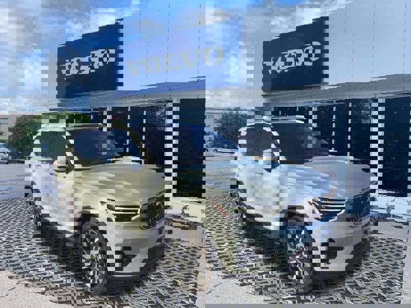 Certified 2025 Volvo XC40 B5 Plus w/ Protection Package Premier image 1