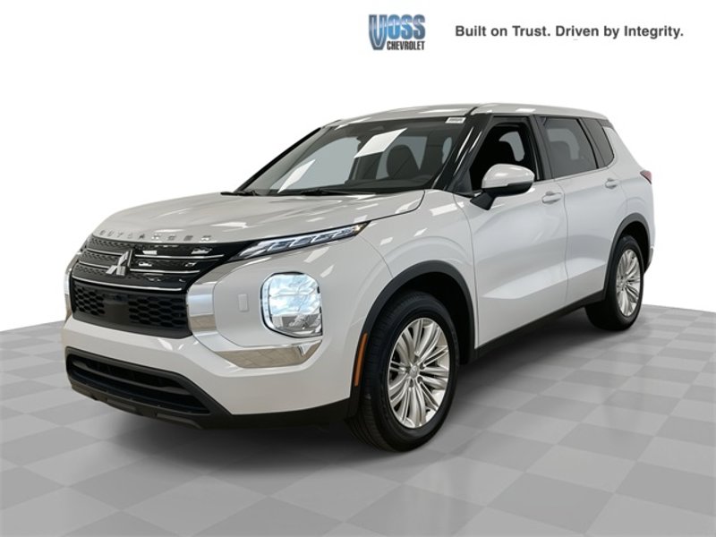 Used 2023 Mitsubishi Outlander ES image 1