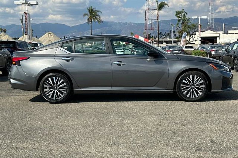 Certified 2024 Nissan Altima 2.5 SV image 1