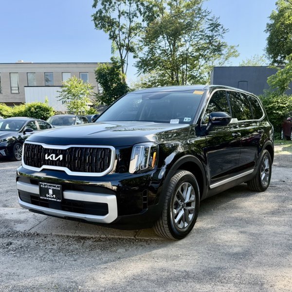 Certified 2024 Kia Telluride LX image 1