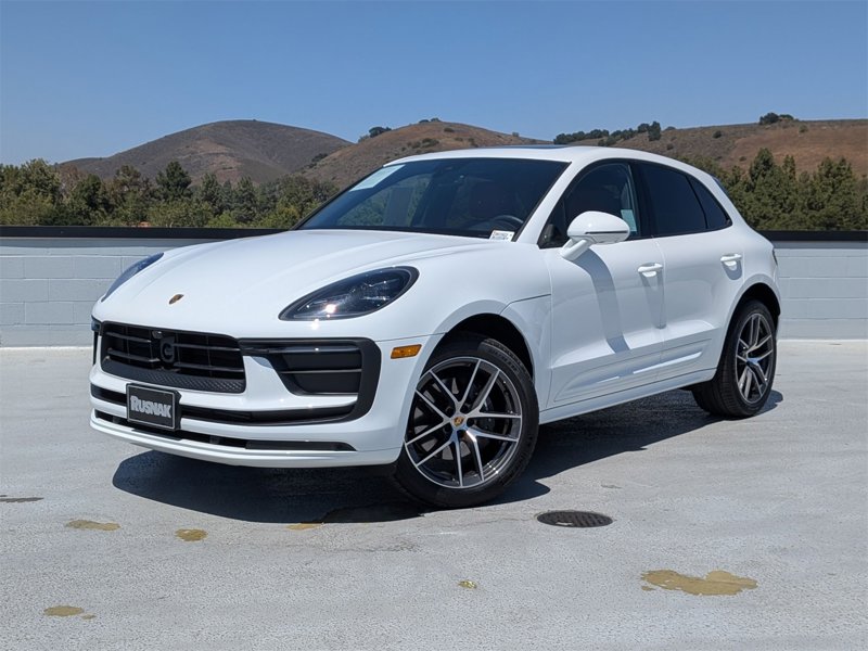 Certified 2025 Porsche Macan image 1