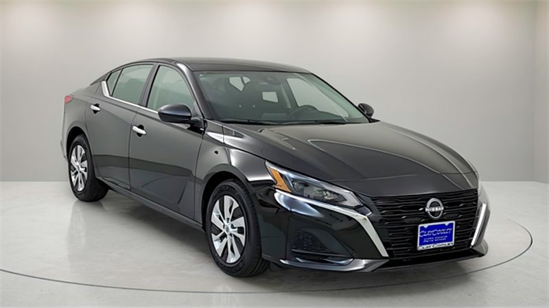 Certified 2025 Nissan Altima 2.5 S image 1