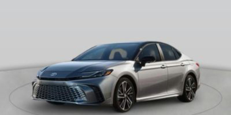 Used 2025 Toyota Camry LE image 1