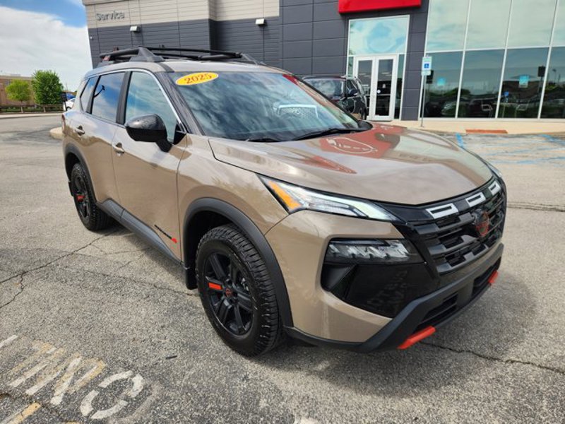 Certified 2025 Nissan Rogue SV image 1