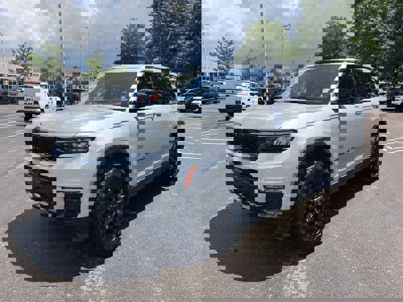 Certified 2024 Jeep Grand Cherokee L Limited w/ Luxury Tech Group II image 1