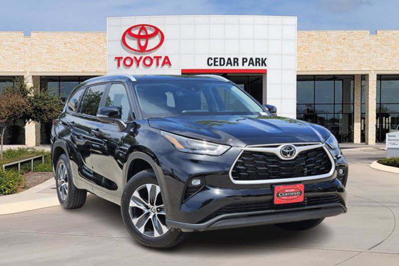 Certified 2025 Toyota Highlander XLE image 1