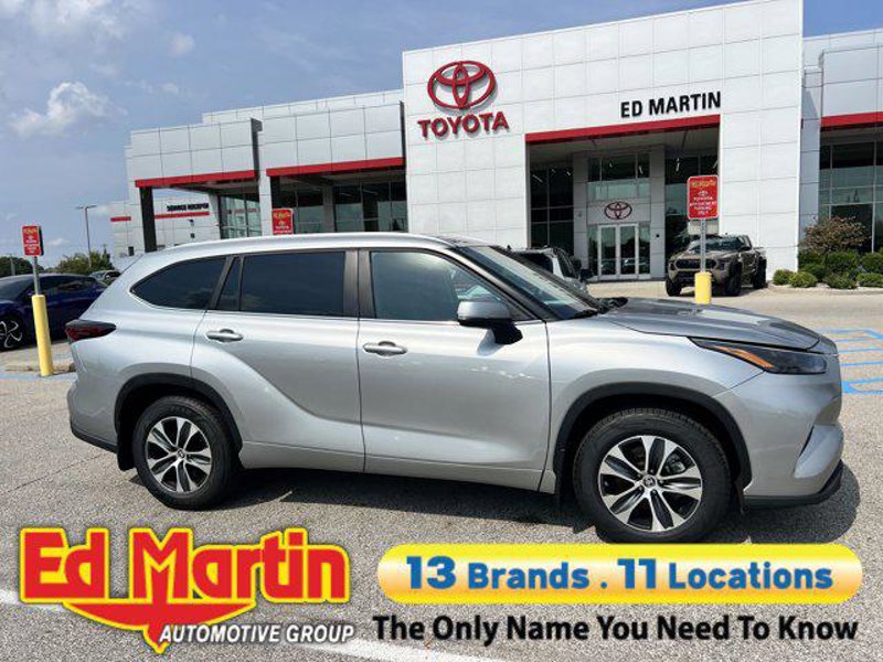 Certified 2024 Toyota Highlander XLE image 1
