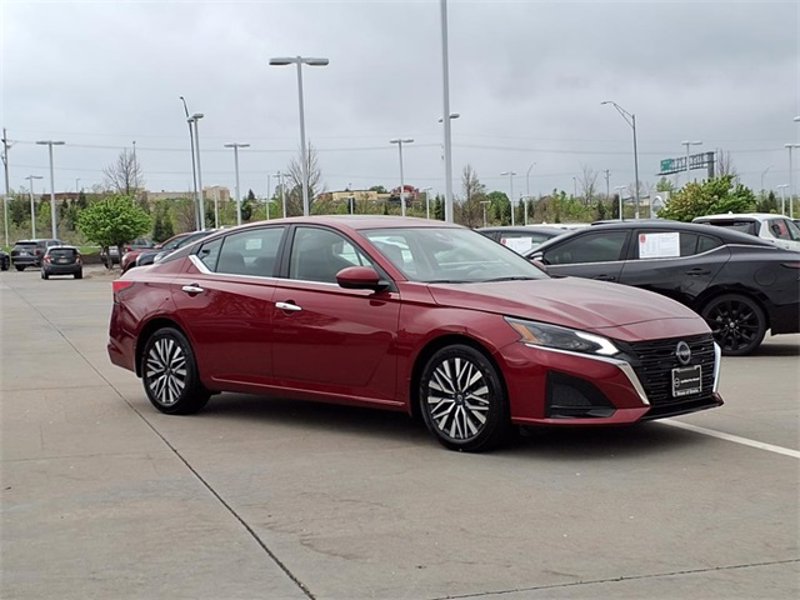 Certified 2024 Nissan Altima 2.5 SV w/ SV Premium Package image 1
