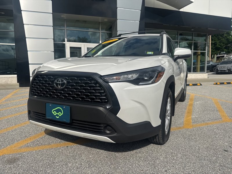 Used 2022 Toyota Corolla Cross LE image 1