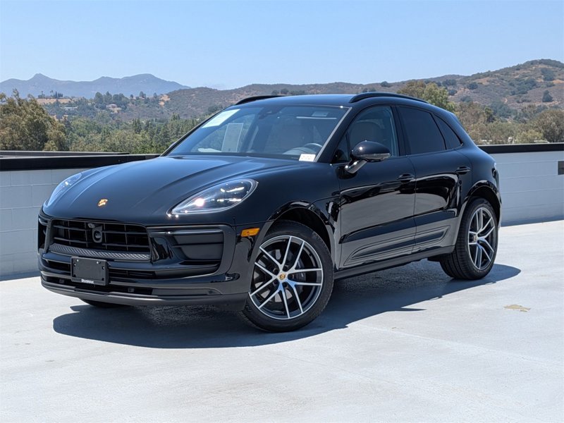Certified 2025 Porsche Macan image 1