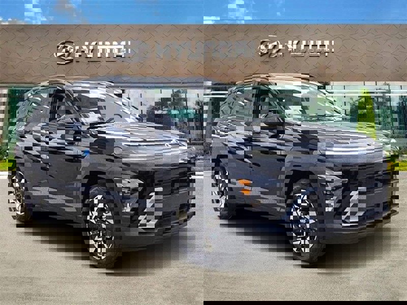 Certified 2025 Hyundai Kona SEL image 1