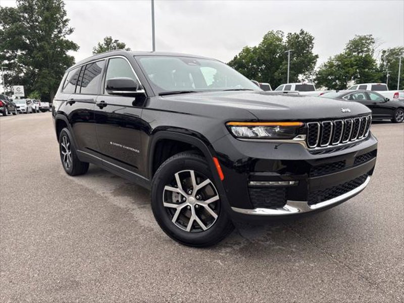 Certified 2024 Jeep Grand Cherokee L Limited w/ Luxury Tech Group II image 1
