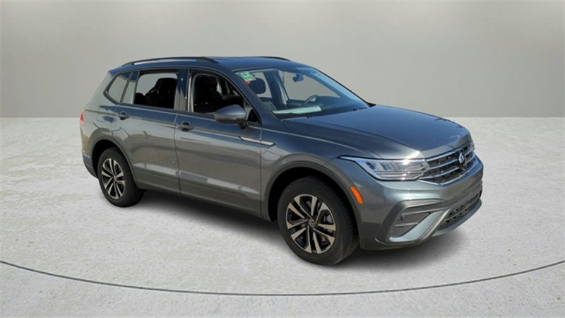 Certified 2022 Volkswagen Tiguan S image 1