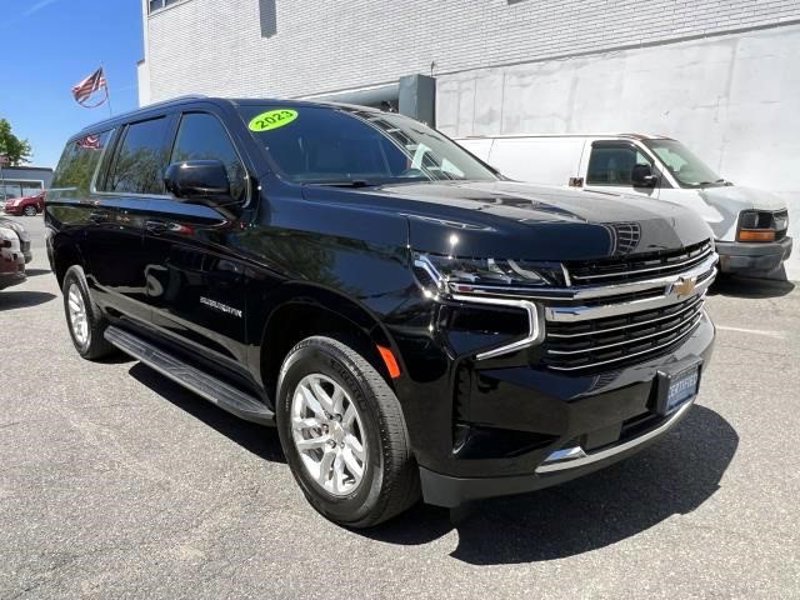 Certified 2023 Chevrolet Suburban LT image 1