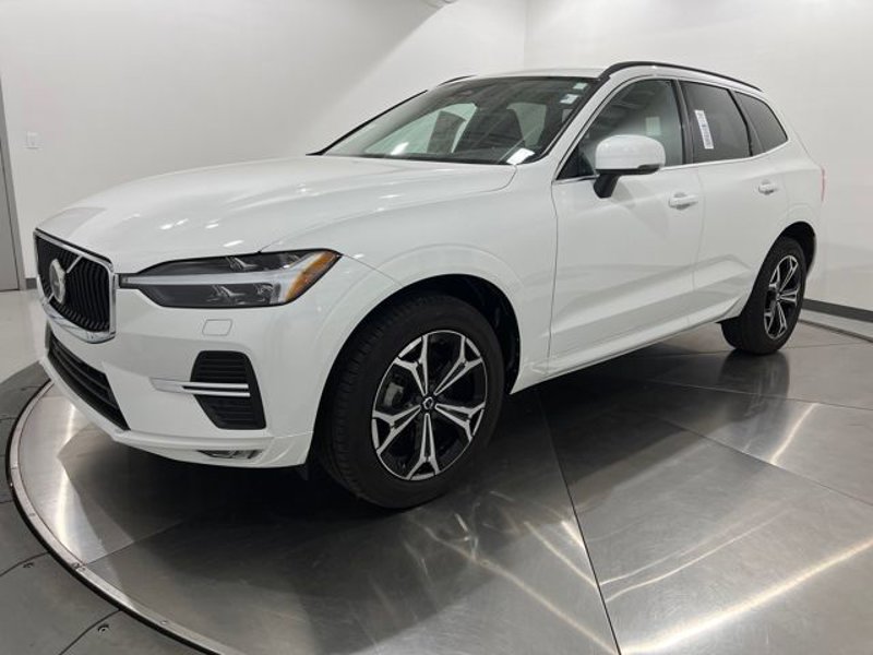 Certified 2022 Volvo XC60 B5 Momentum image 1