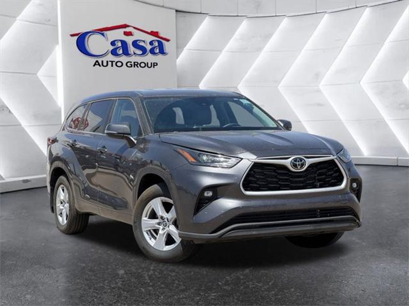 Certified 2024 Toyota Highlander LE image 1