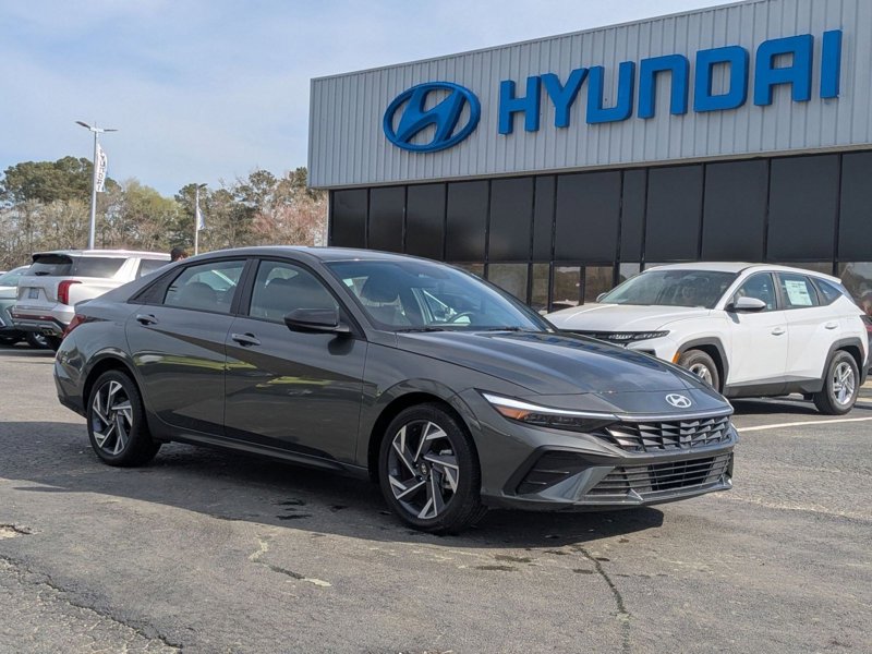 Certified 2025 Hyundai Elantra Sport image 1