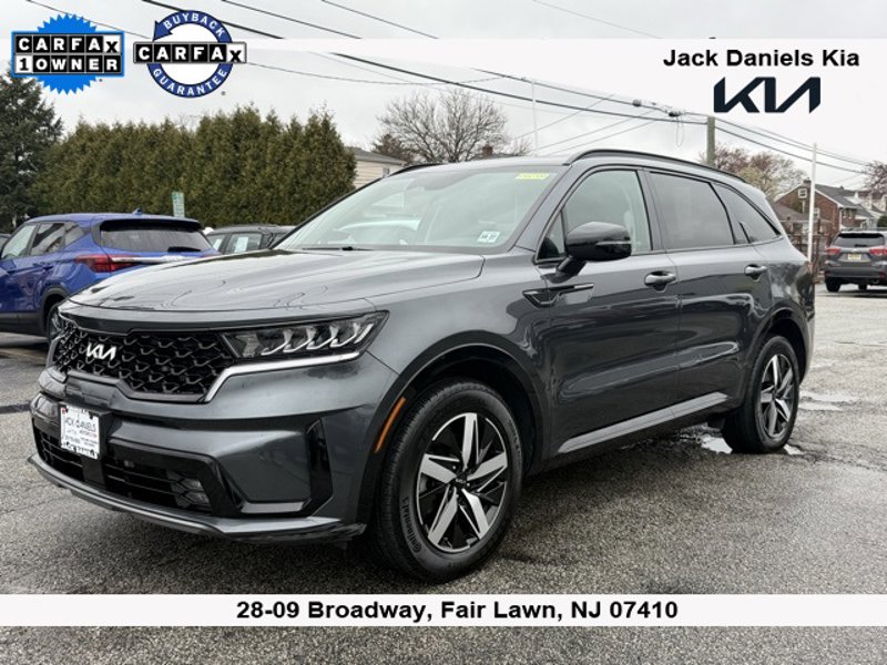 Certified 2022 Kia Sorento EX image 1