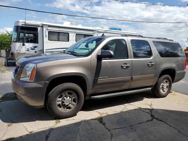 Used 2011 GMC Yukon XL 2500 SLT image 1