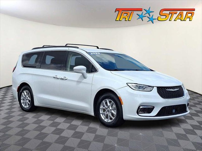 Certified 2022 Chrysler Pacifica Touring-L image 1