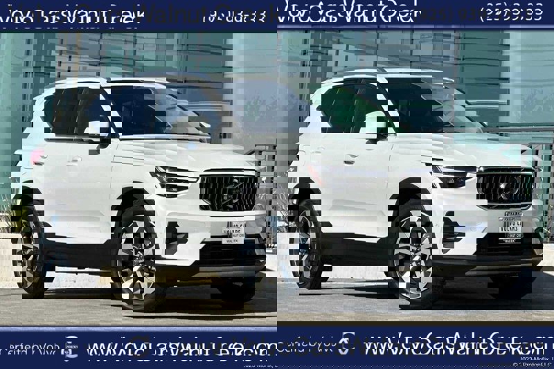 Certified 2025 Volvo XC40 B5 Plus image 1