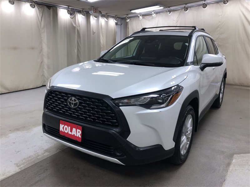 Certified 2022 Toyota Corolla Cross LE image 1