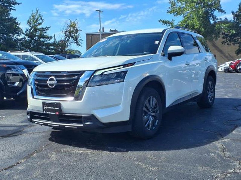 Certified 2024 Nissan Pathfinder SV image 1