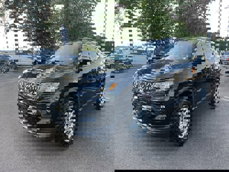 Certified 2024 Jeep Compass Latitude w/ Altitude Special Edition image 1